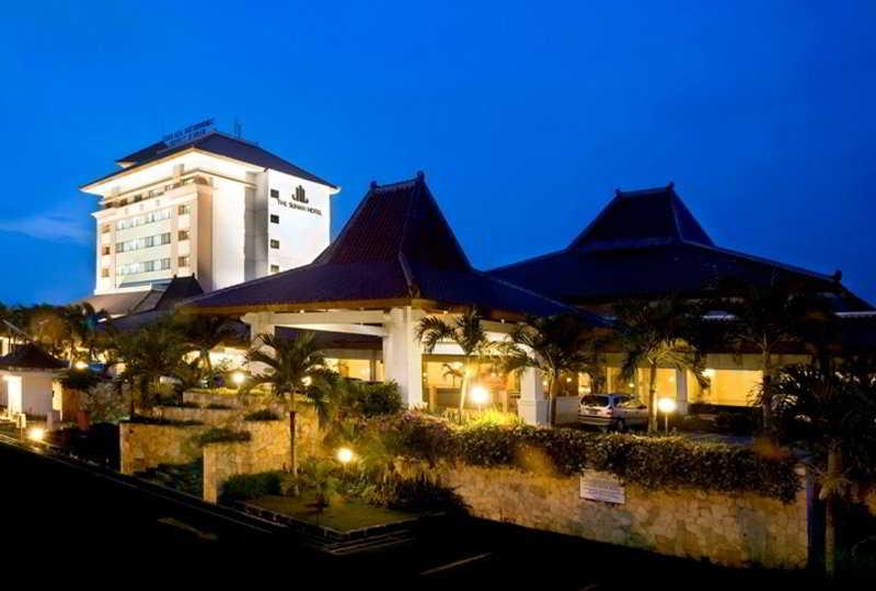 The Sunan Hotel Solo Exterior foto