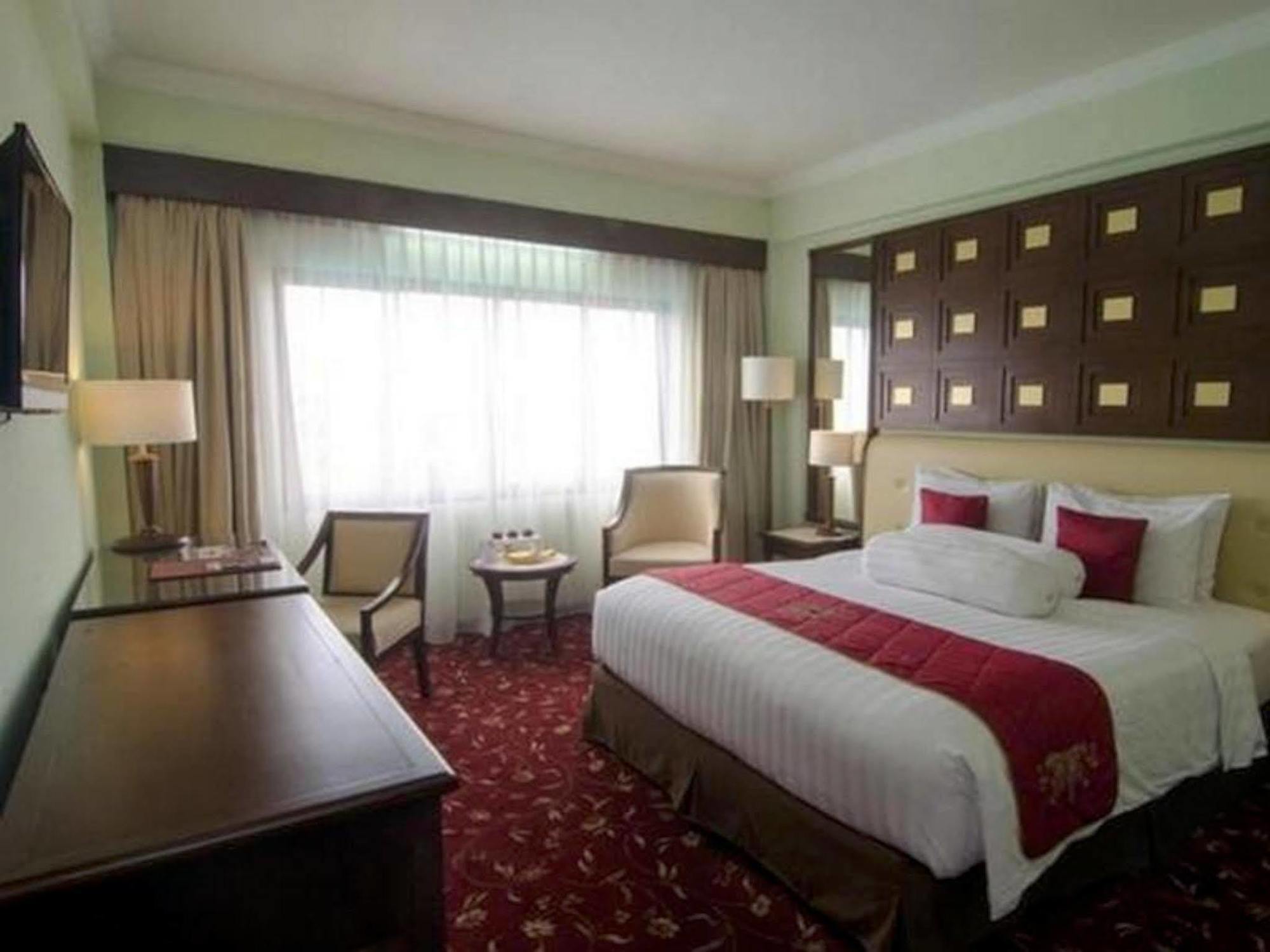 The Sunan Hotel Solo Exterior foto